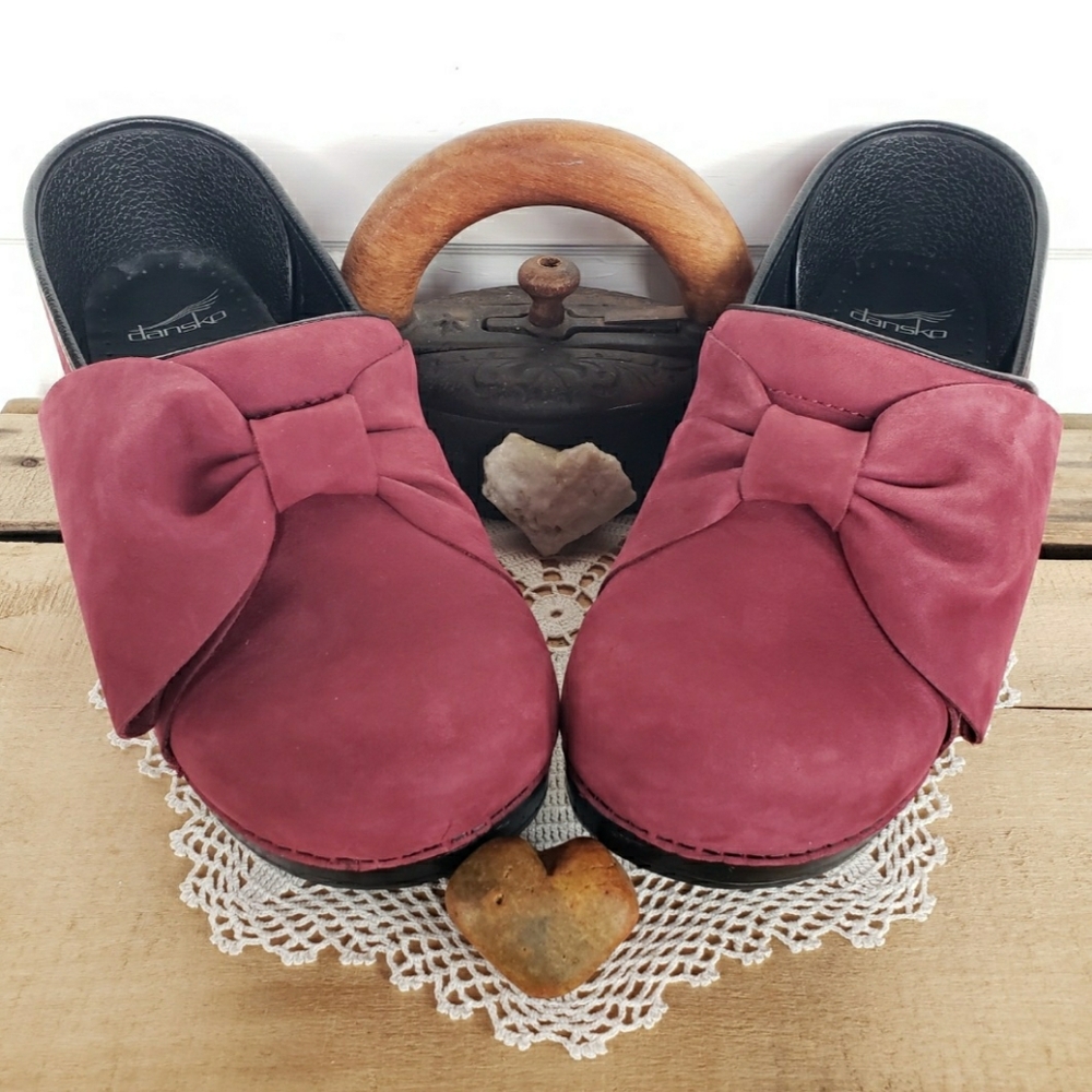 Patriotic RED Dansko Pro Bow Clogs Dusty Suede Cottage Distressed Boho Prairie ♡ - Picture 4 of 15